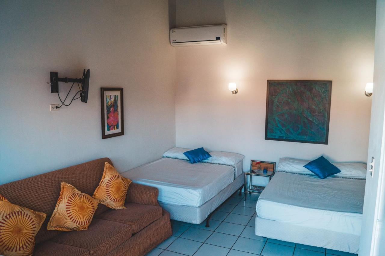 Courtesy Apartments Aruba Oranjestad Bagian luar foto
