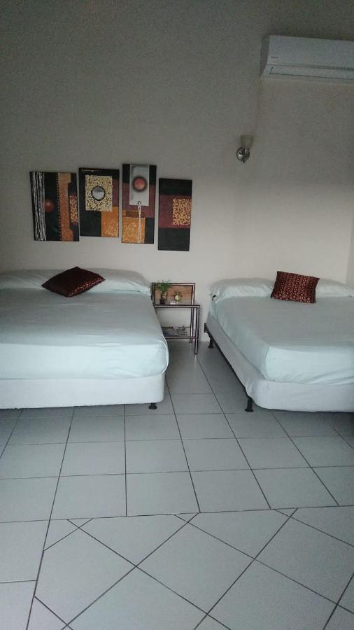Courtesy Apartments Aruba Oranjestad Bagian luar foto
