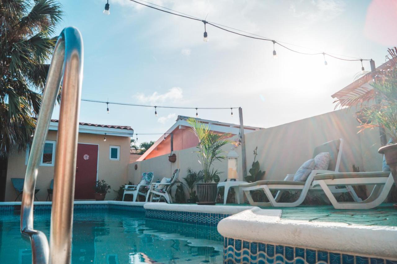 Courtesy Apartments Aruba Oranjestad Bagian luar foto